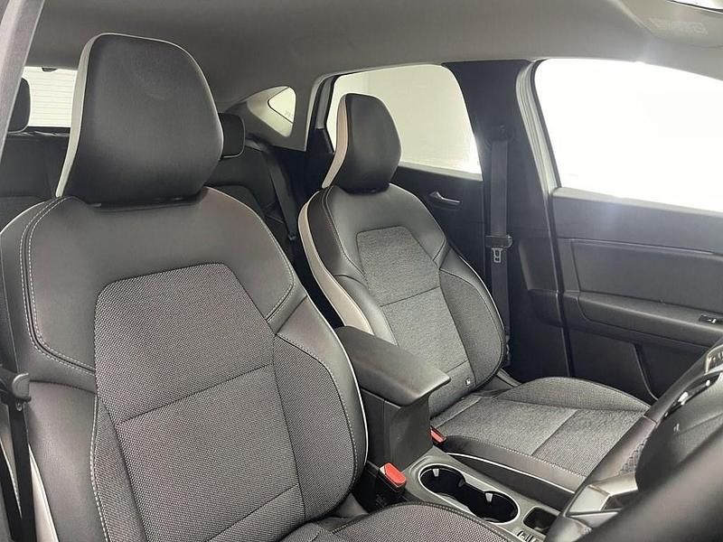 Used Renault Captur SE 145 HP (106 kW) 2022 White SUV