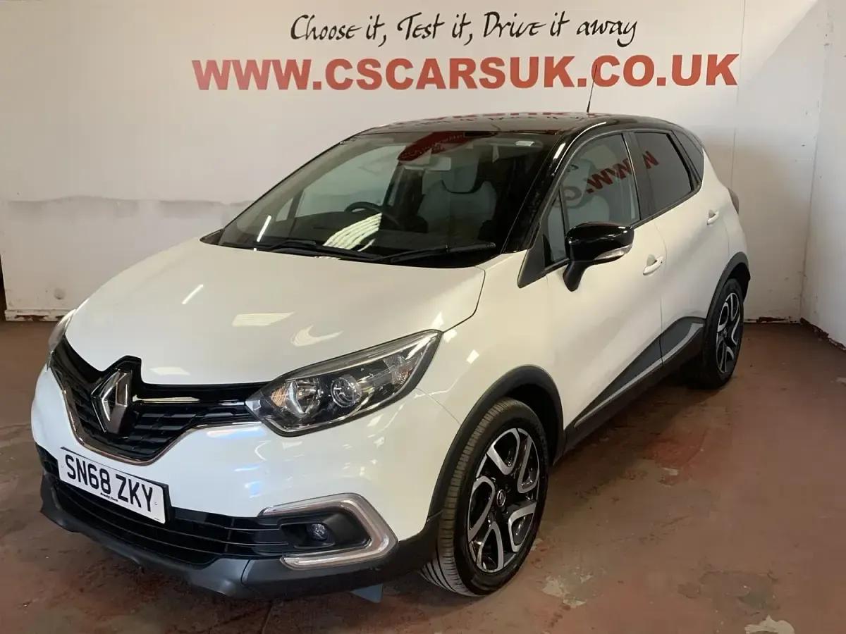 Used Renault Captur Iconic 90 HP (66 kW) 2018 White SUV
