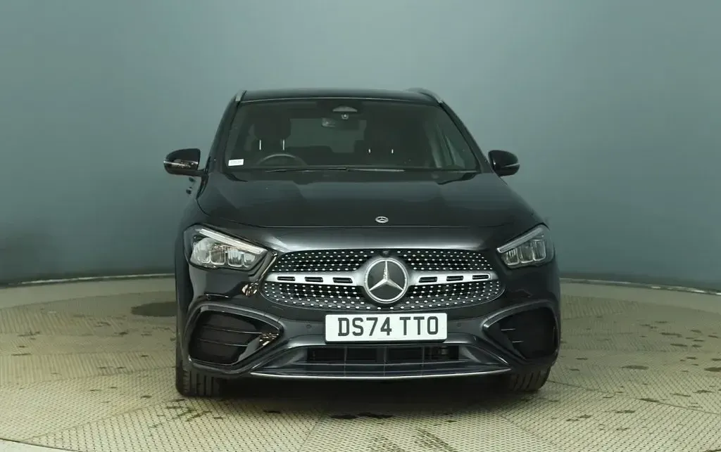 Used Mercedes GLA200 Executive 163 HP (119 kW) 2024 Black SUV