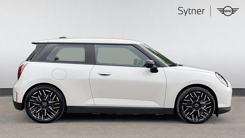 Used Mini Cooper SE Hatch 158 kW (215 HP) 2024 White Hatchback