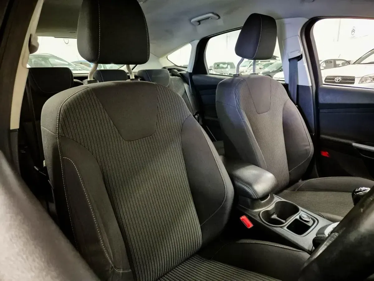 Begagnad Ford Focus Titanium 115 HK (84 kW) 2014 Svart Halvkombi
