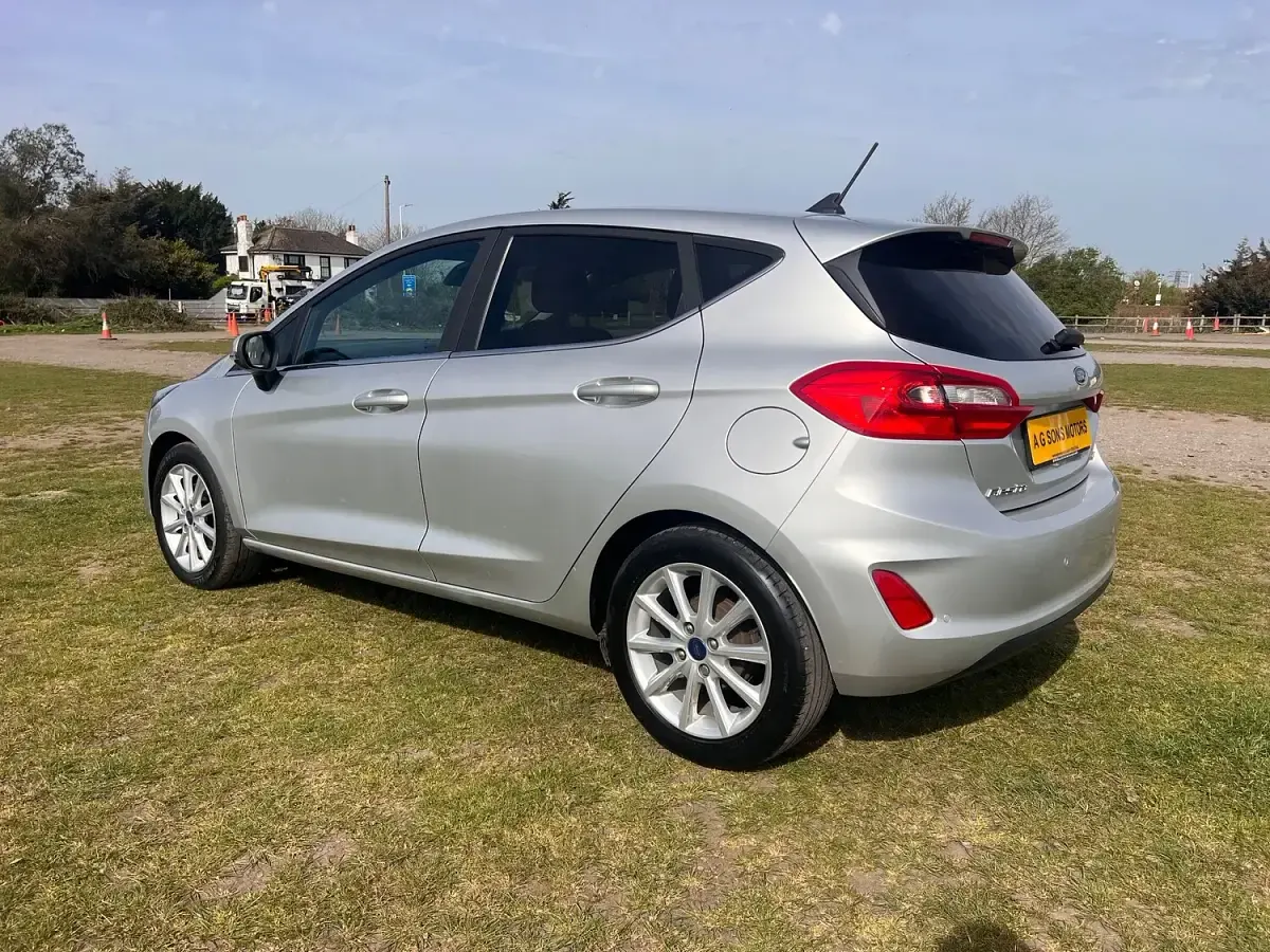 Used Ford Fiesta Titanium 125 HP (91 kW) 2021 Silver Hatchback