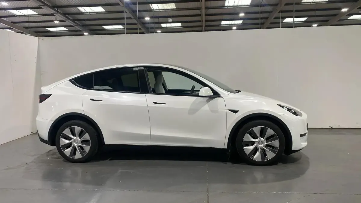 Used Tesla Model Y Long Range AWD 282 kW (384 HP) 2022 White SUV