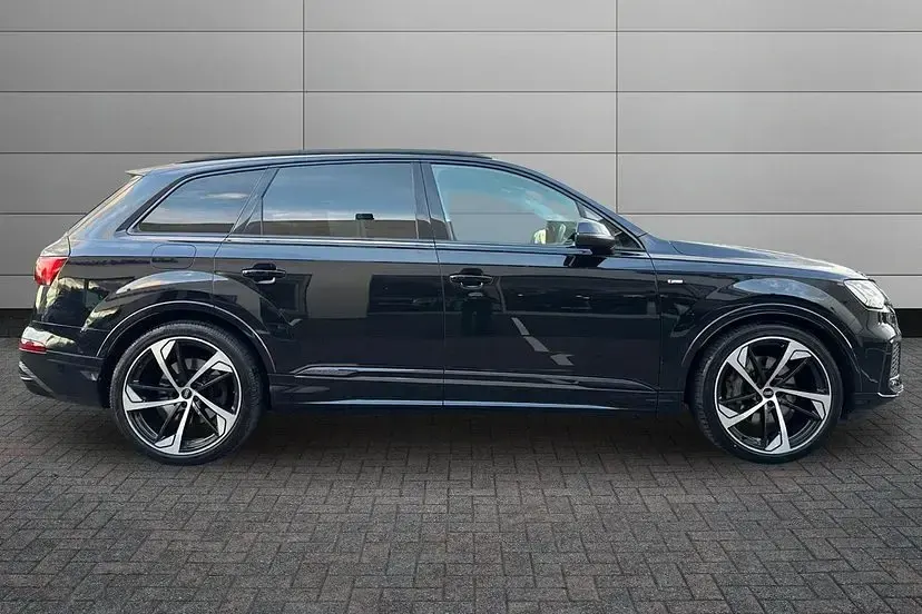 Used Audi Q7 Black Edition 286 HP (210 kW) 2021 Black SUV