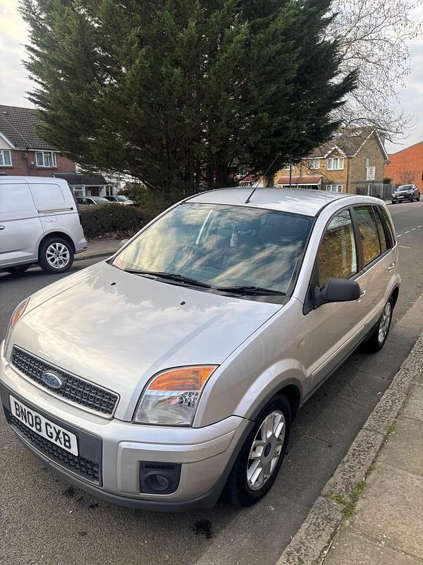 Used Ford Fusion Zetec 99 HP (72 kW) 2008 Silver Hatchback