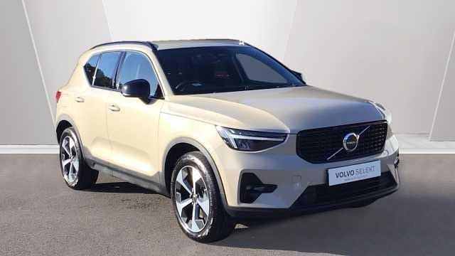 Used 2025 Volvo XC40 Plus SUV | £31,000 (Fair price) - Image 1/3