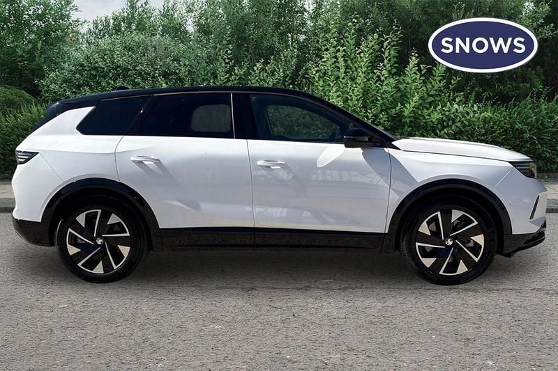 Second-hand Vauxhall Grandland 156 kW (213 CP) 2025 Alb SUV
