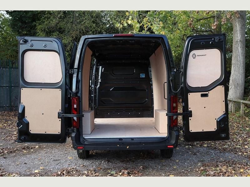 New Renault Master 2026 Black MPV