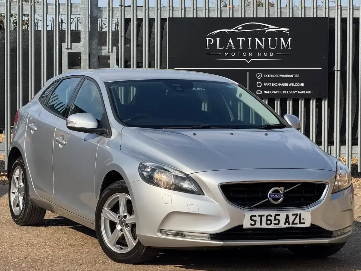 Used Volvo V40 115 HP (84 kW) 2015 Silver Hatchback