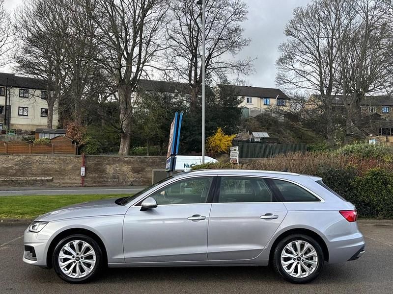 Used Audi A4 Comfort 150 HP (110 kW) 2022 Silver Estate