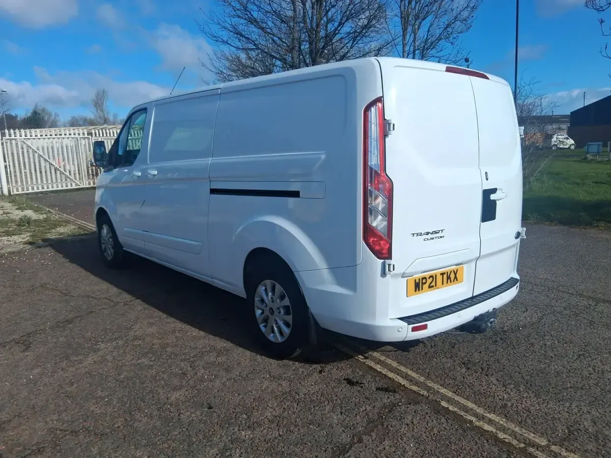 Used Ford Transit Custom Limited 130 HP (95 kW) 2021 White Van