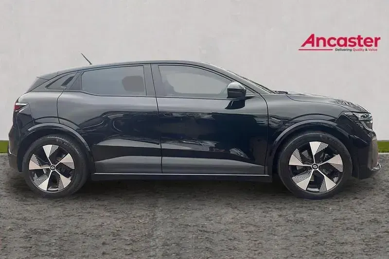 Used Renault Megane E-Tech Equilibre 160 kW (218 HP) 2022 Black Hatchback