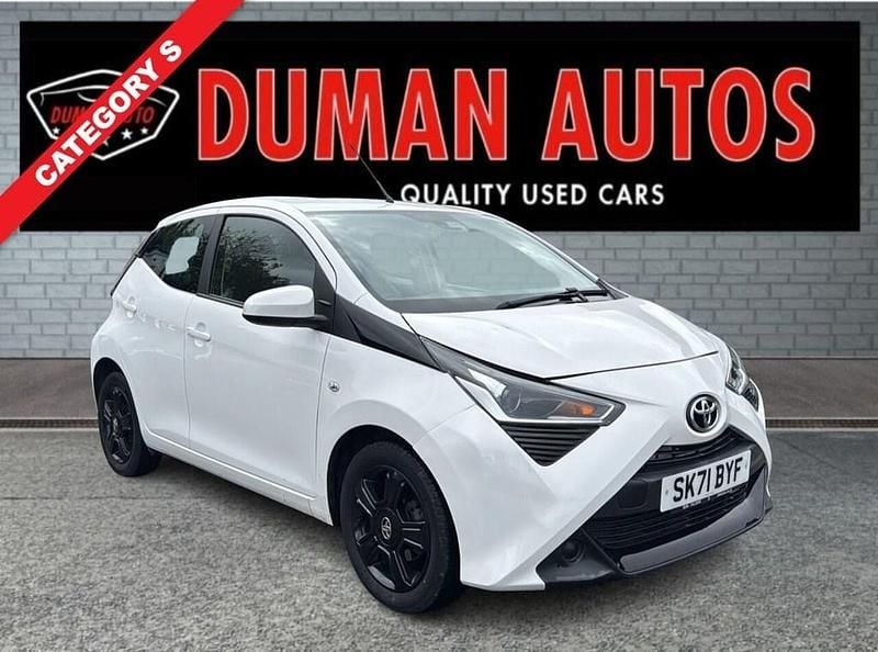 Used Toyota Aygo X-play 71 HP (52 kW) 2021 White Hatchback