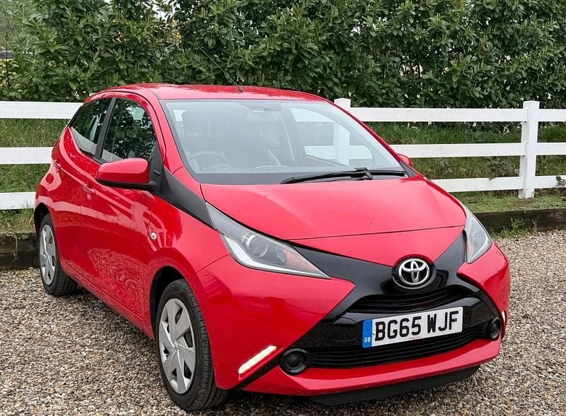 Used Toyota Aygo X-play 69 HP (50 kW) 2015 Red Hatchback