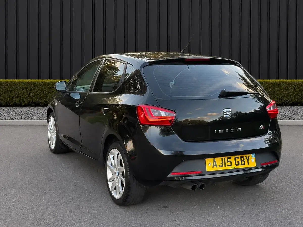 Usado Seat Ibiza FR 105 HP (77 kW) 2015 Preto Citadino