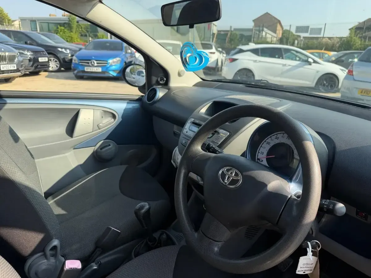 Used Toyota Aygo 67 HP (49 kW) 2008 Blue Hatchback