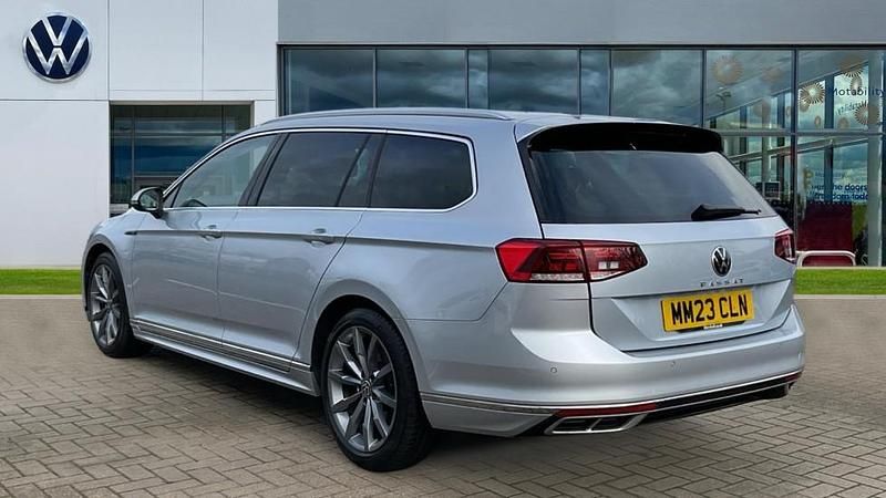 Used VW Passat R-line 150 HP (110 kW) 2023 Scale silver metallic Estate