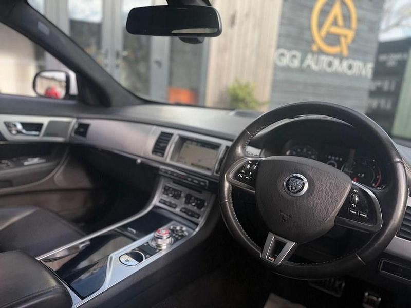 Used Jaguar XF Sportbrake Portfolio 275 HP (202 kW) 2013 White Estate