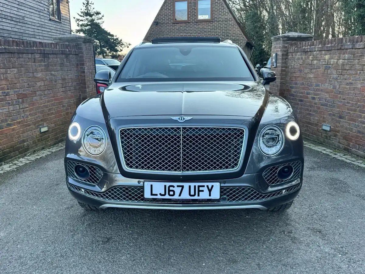 Used Bentley Bentayga 435 HP (319 kW) 2017 Grey SUV