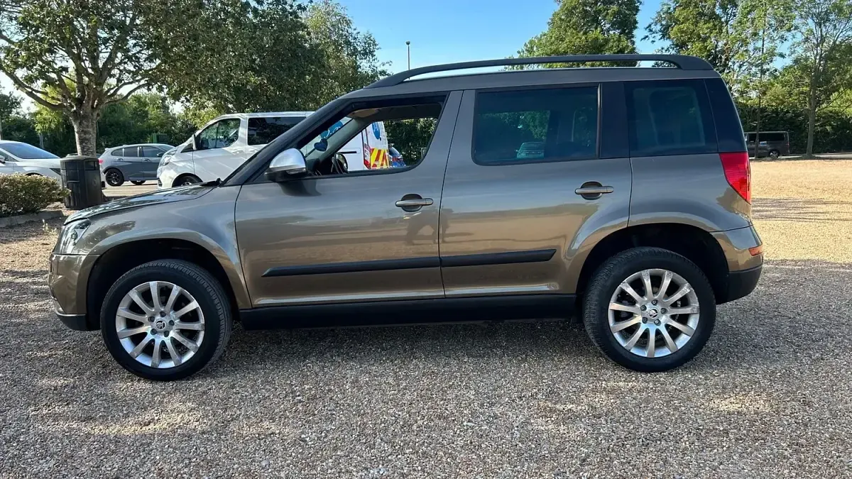 Used Skoda Yeti SE 105 HP (77 kW) 2014 Brown SUV