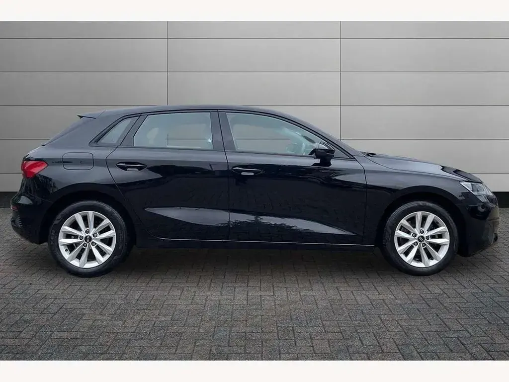 Usado Audi A3 Advanced 110 CV (80 kW) 2022 Negro Berlina
