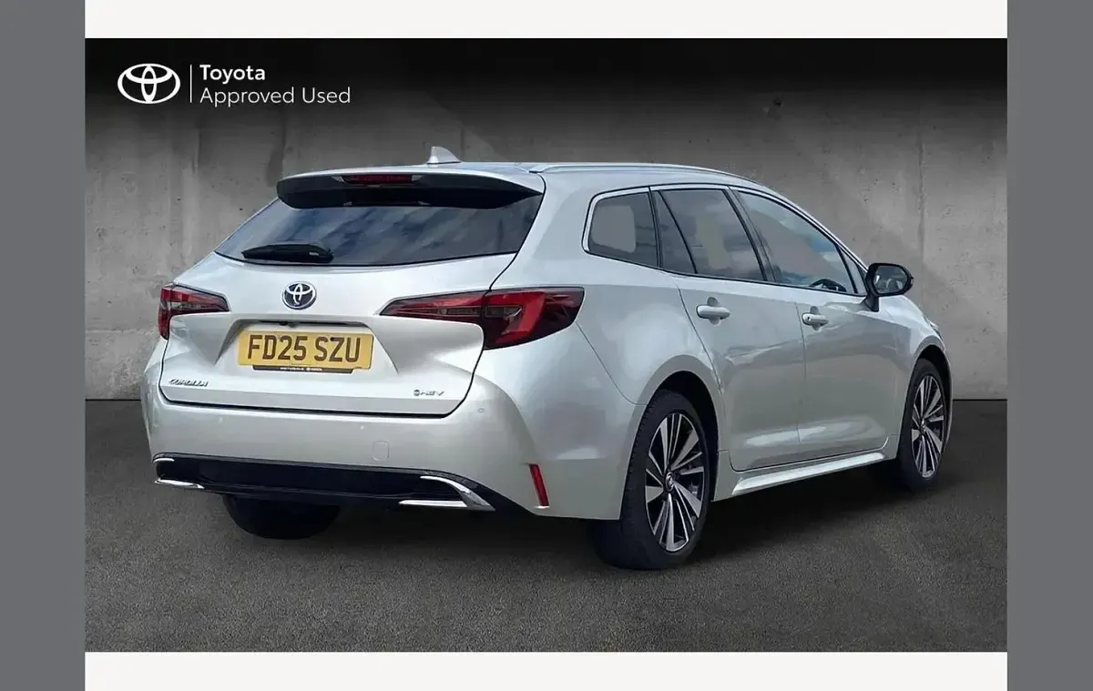 Used Toyota Corolla Design 140 HP (102 kW) 2025 Sterling silver Estate