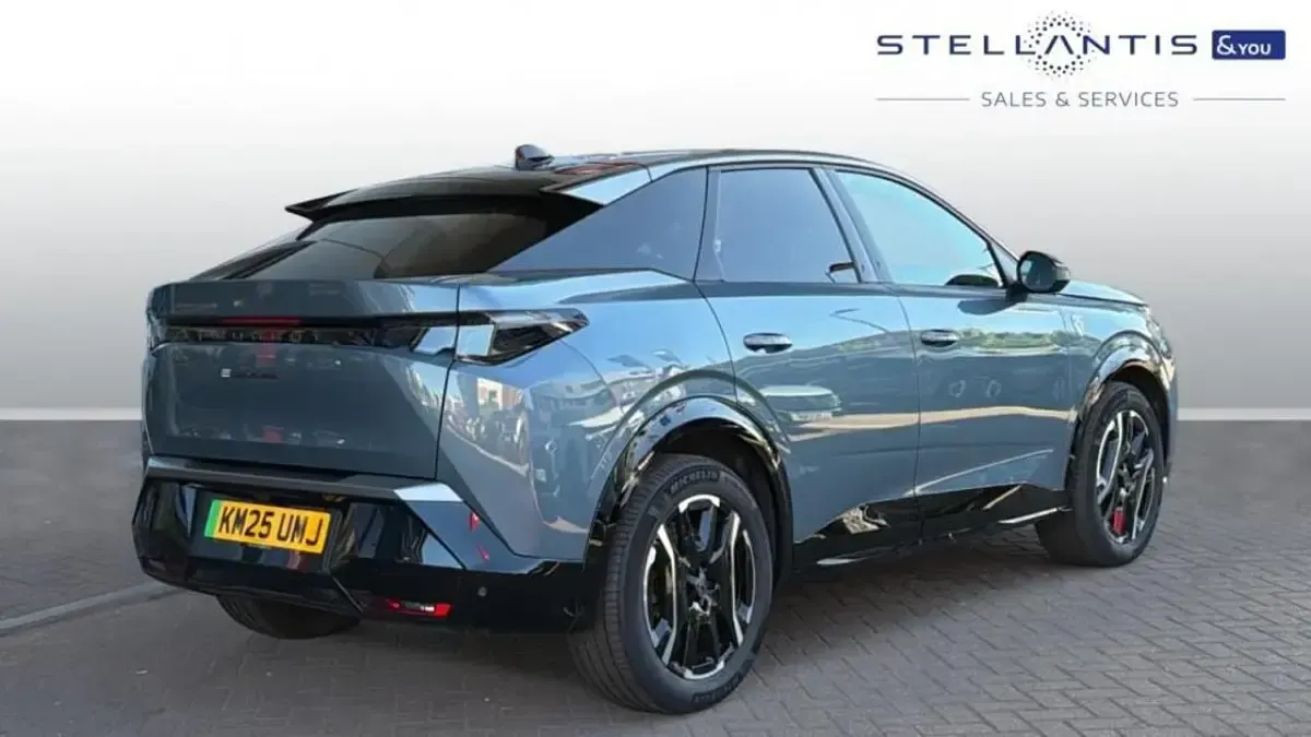 Second-hand Peugeot e-3008 GT 152 kW (207 CP) 2025 Albastru SUV
