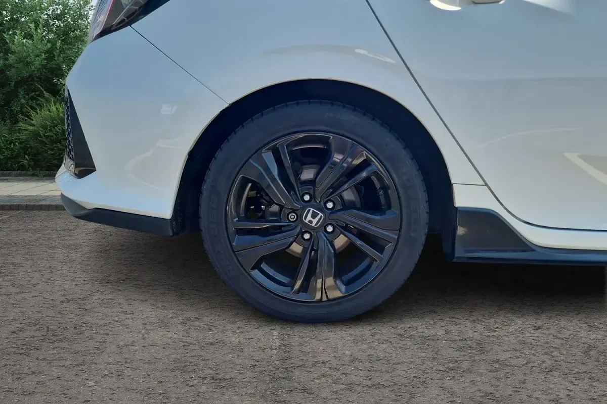 Used Honda Civic Sport 126 HP (92 kW) 2019 White Hatchback