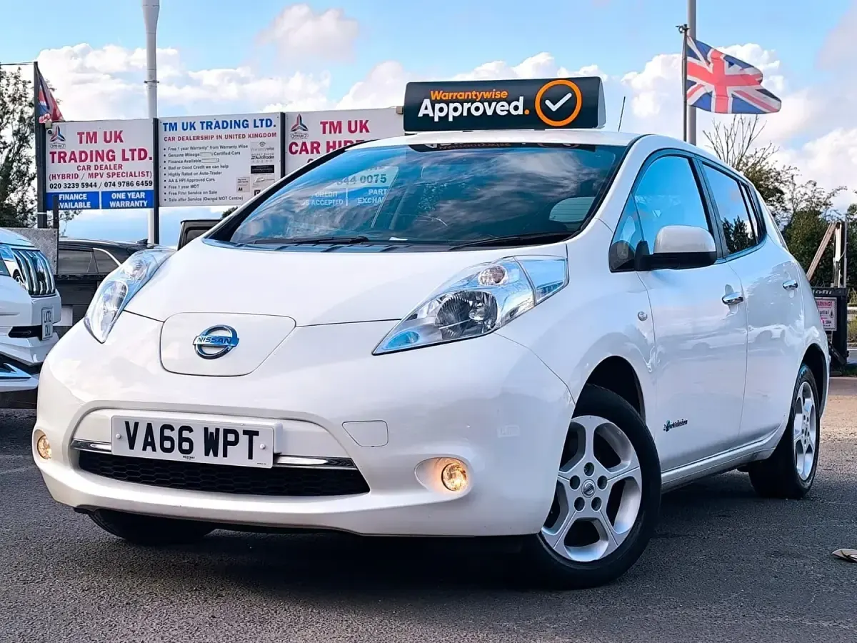 Used Nissan Leaf Acenta 30 kW (41 HP) 2017 White Hatchback