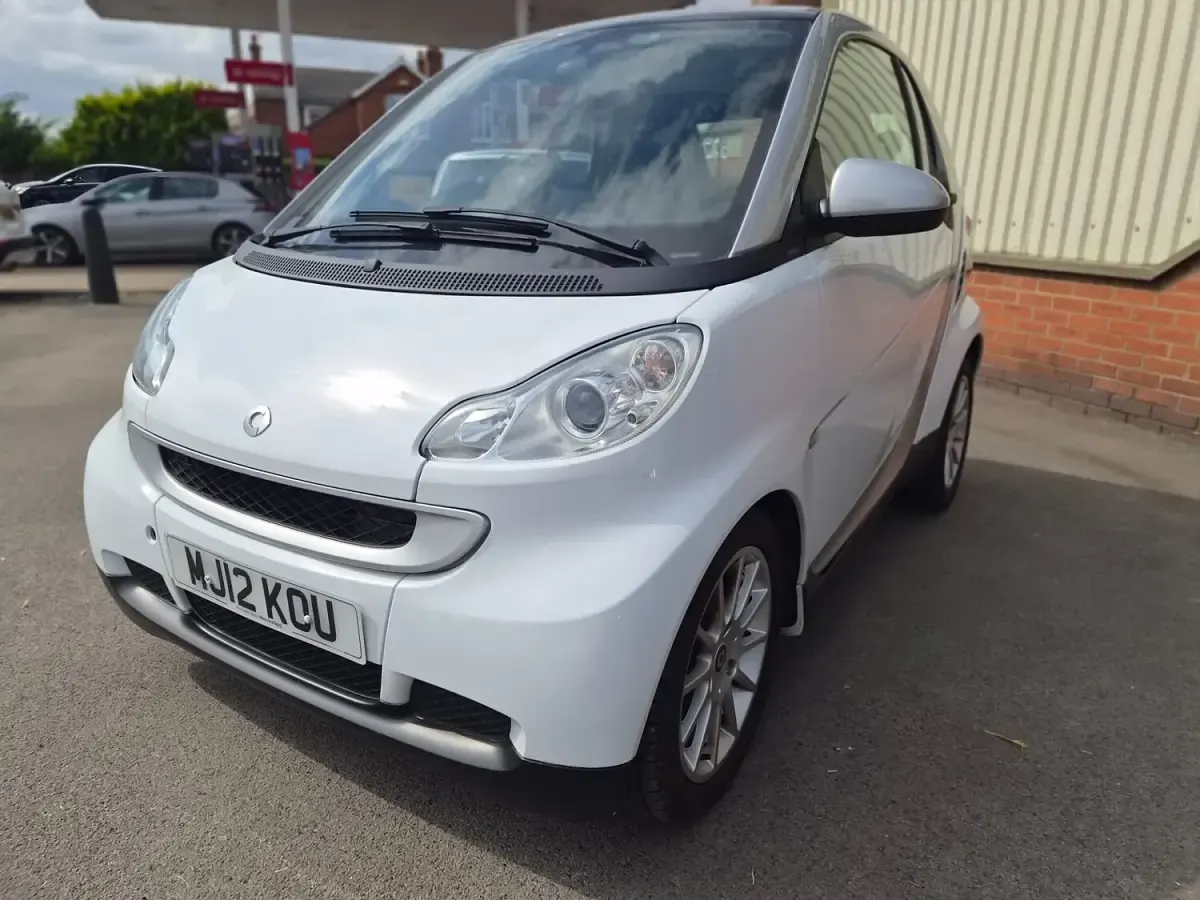 Used Smart ForTwo Coupé Passion 54 HP (39 kW) 2012 White Coupe
