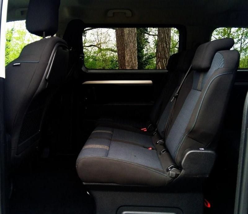 Używany Peugeot Traveller Active 145 KM (106 kW) 2023 Szary Minivan