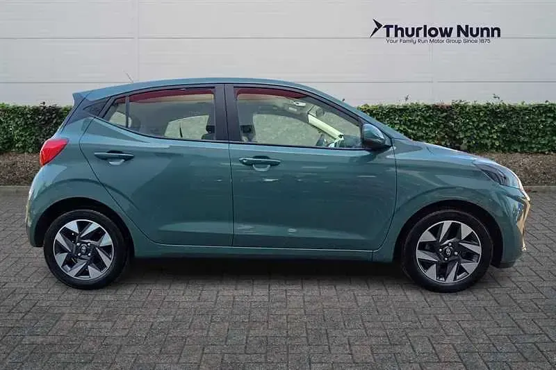 Used Hyundai i10 Advanced 63 HP (46 kW) 2025 Green Hatchback