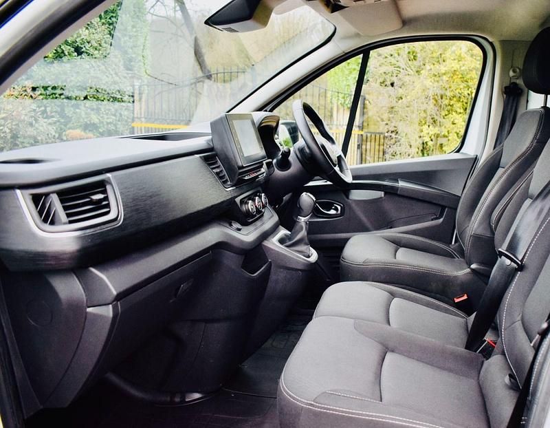 Gebraucht Renault Trafic 148 PS (108 kW) 2023 Weiß Van / Kleinbus