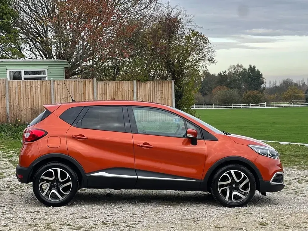 Used Renault Captur Dynamique 90 HP (66 kW) 2014 Orange SUV