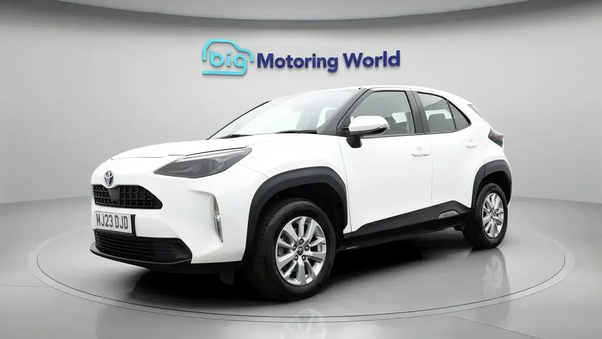 Used Toyota Yaris 114 HP (83 kW) 2023 White Hatchback