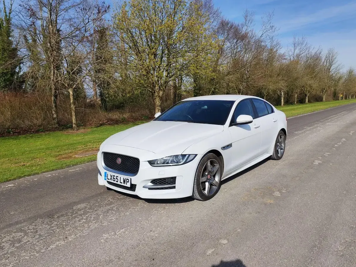 Used Jaguar XE R-Sport 180 HP (132 kW) 2015 White Sedan