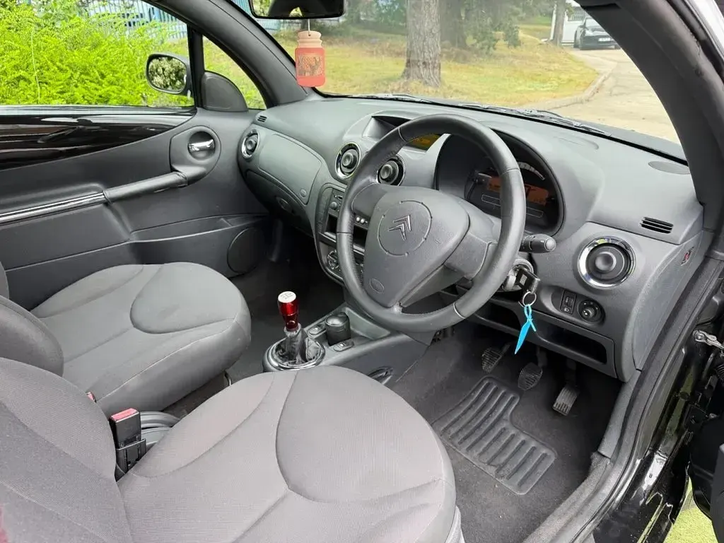 Used Citroën C3 Pluriel 72 HP (52 kW) 2009 Black Cabriolet