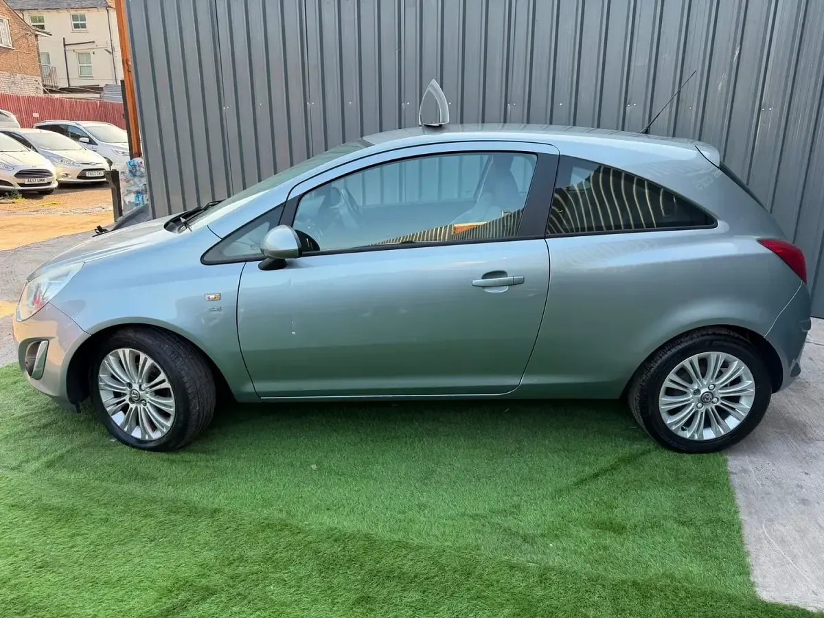 Used Vauxhall Corsa 100 HP (73 kW) 2013 Silver Hatchback