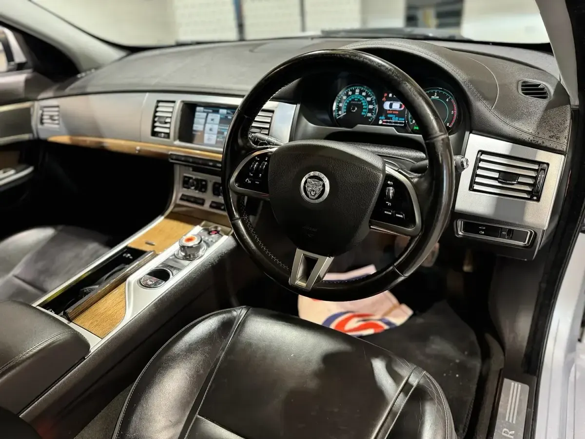Used Jaguar XF Premium Luxury 236 HP (173 kW) 2012 Silver Sedan