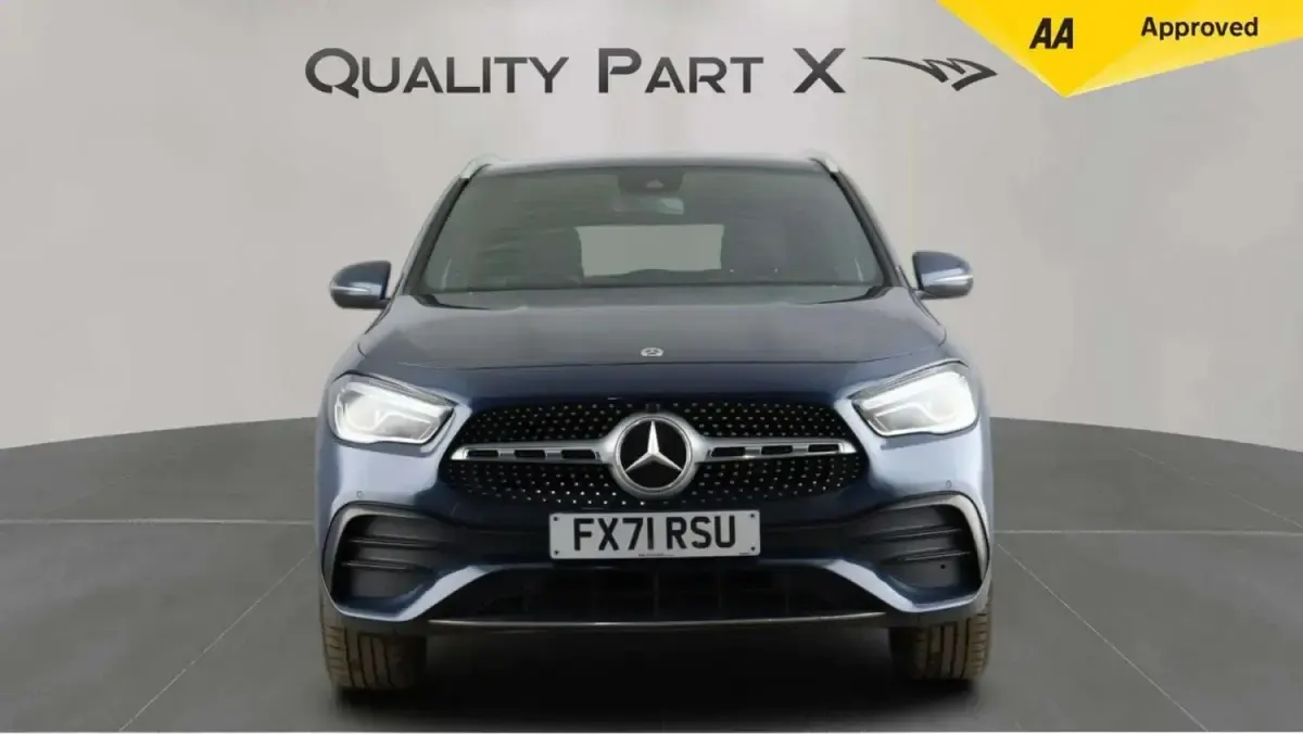 Usado Mercedes GLA250 Exclusive 2021 Azul SUV