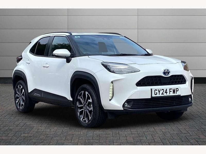 White Used 2024 Toyota Yaris Cross Design SUV | £22,850 (Fair price) - Image 1/3