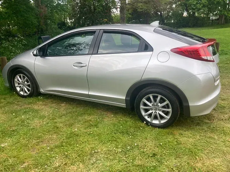 Used Honda Civic SE 100 HP (73 kW) 2012 Silver Hatchback