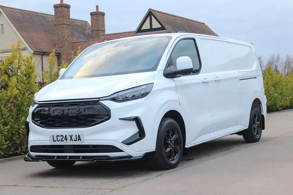 Used Ford Transit Custom Limited 136 HP (100 kW) 2024 White Van