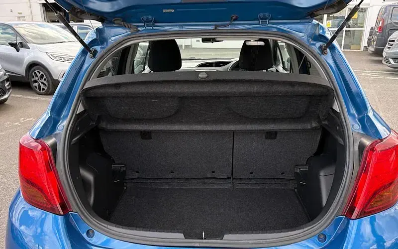 Used Toyota Yaris 101 HP (74 kW) 2016 Blue Hatchback