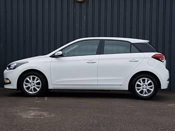 Used Hyundai i20 SE 84 HP (61 kW) 2017 White Hatchback