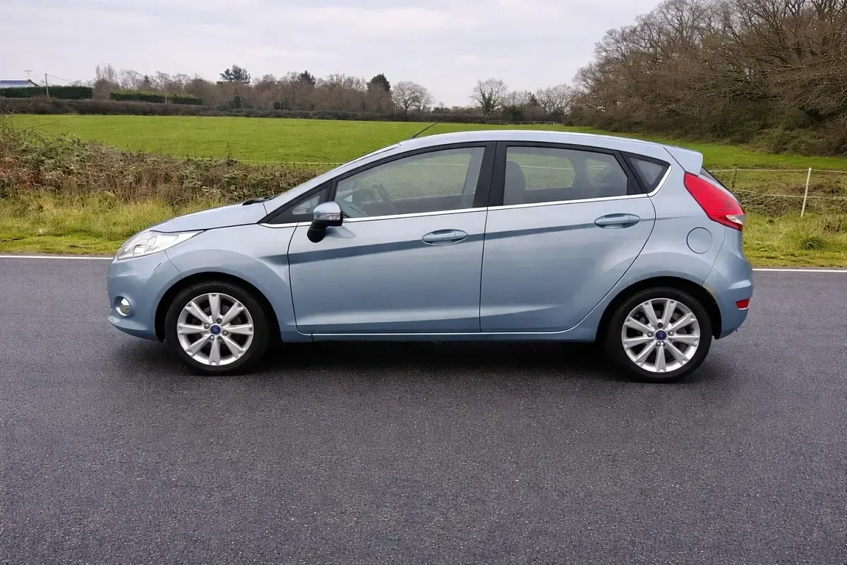 Used Ford Fiesta Zetec 96 HP (70 kW) 2010 Blue Hatchback