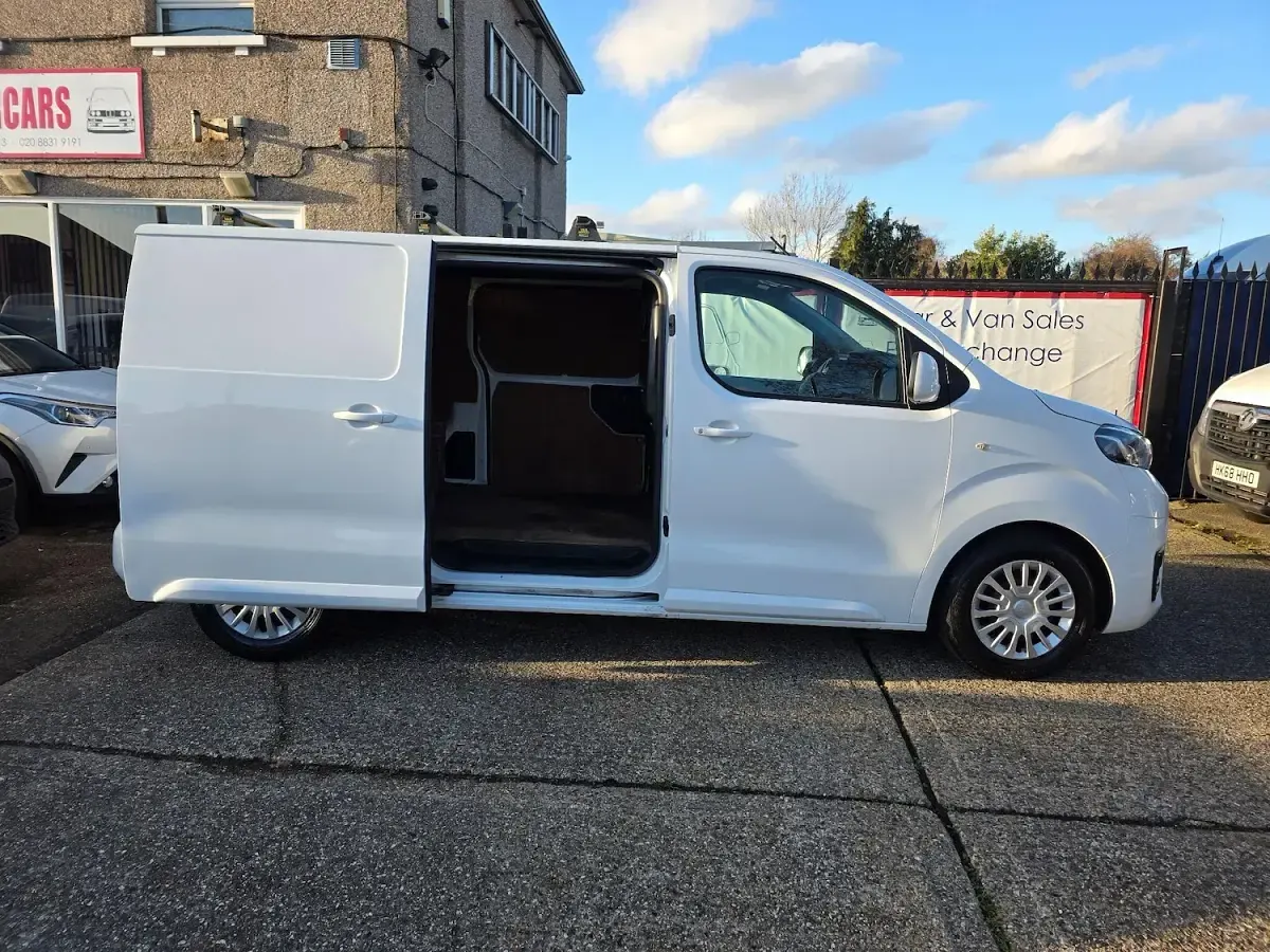 Used Toyota Proace Comfort 115 HP (84 kW) 2017 White MPV