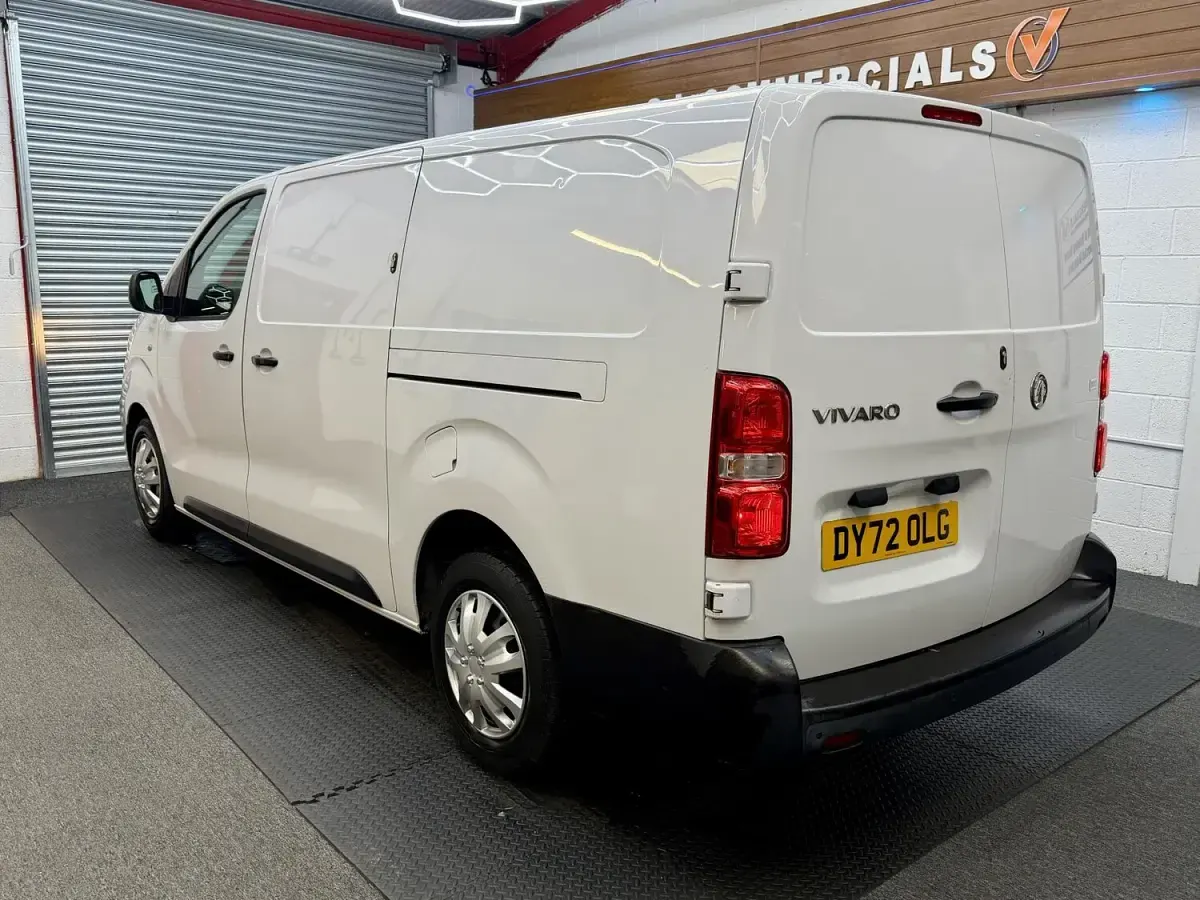 Used Vauxhall Vivaro S 100 HP (73 kW) 2022 White MPV
