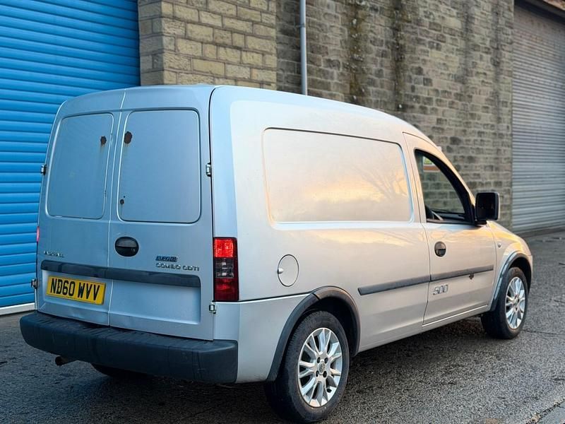 Used Vauxhall Combo 75 HP (55 kW) 2011 Silver MPV
