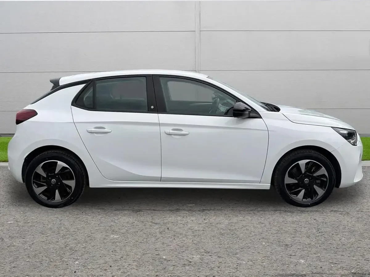 Second-hand Vauxhall Corsa-e 98 kW (134 CP) 2021 Alb Hatchback